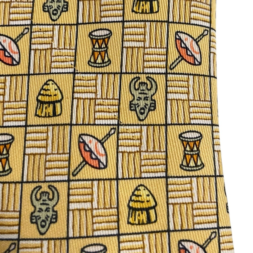 Hermes Mens Tie African Tribal Bongo Drums Masks Yellow Silk 7618 TA 3.25" 57.5" - Picture 7 of 9
